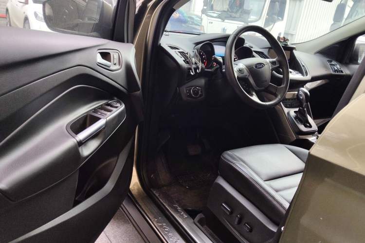 Used Ford Kuga 2015 2.0L GTDi Four-Wheel Drive Prestige Model Driver Seat