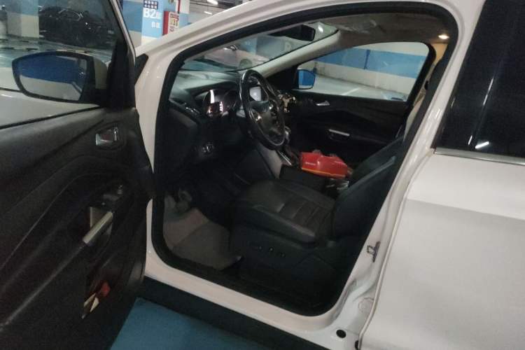 Used Ford Kuga 2015 2.0L GTDi Four-Wheel Drive Prestige Model Driver Seat