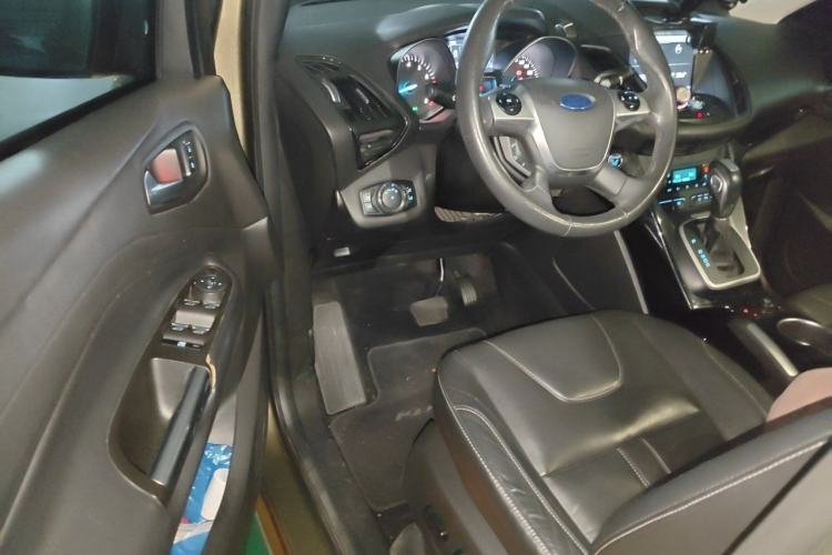 Used Ford Kuga 2015 2.0L GTDi Four-Wheel-Drive Sport Model Driver Seat