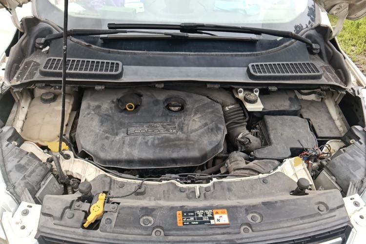 Used Ford Kuga 2015 2.0L GTDi Four-Wheel-Drive Sport Model Engine Bay