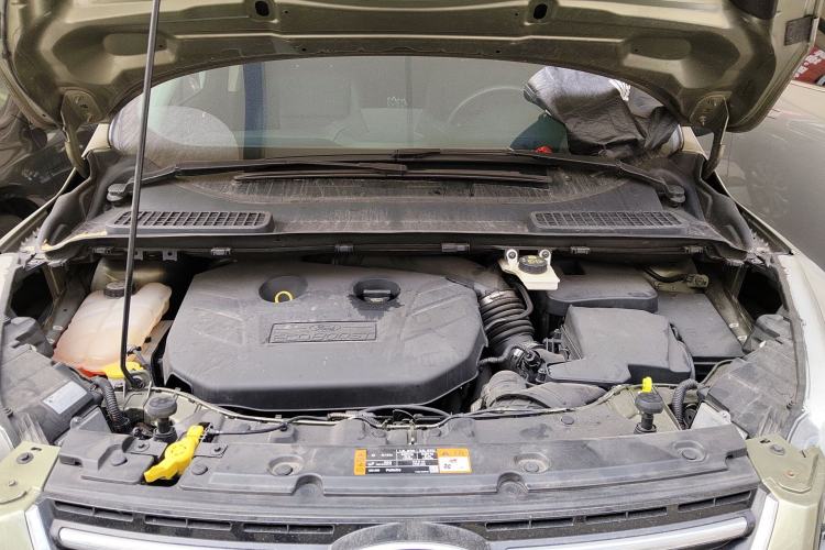 Used Ford Kuga 2015 2.0L GTDi Four-Wheel Drive Prestige Model Engine Bay