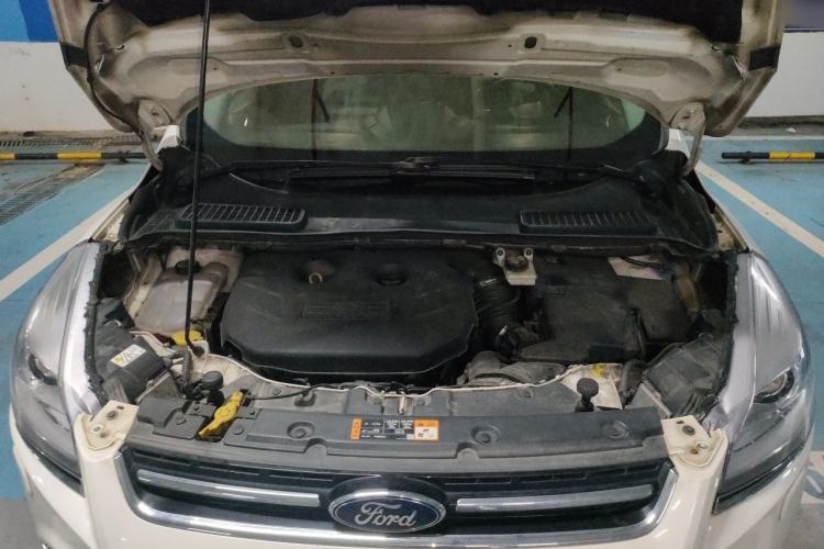 Used Ford Kuga 2015 2.0L GTDi Four-Wheel Drive Prestige Model Engine Bay