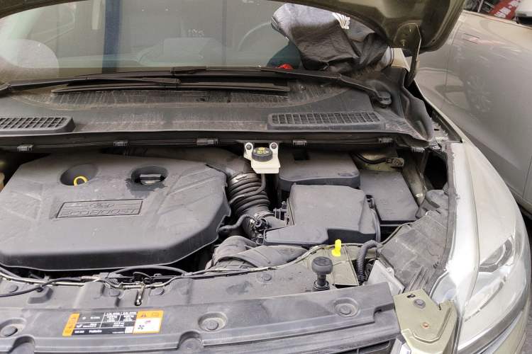 Used Ford Kuga 2015 2.0L GTDi Four-Wheel Drive Prestige Model Engine Bay Left
