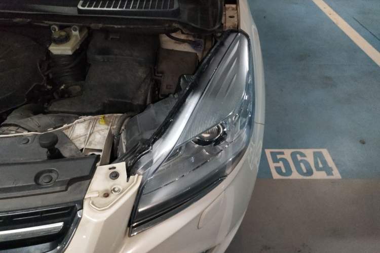 Used Ford Kuga 2015 2.0L GTDi Four-Wheel Drive Prestige Model Engine Bay Left