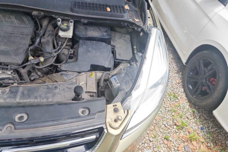 Used Ford Kuga 2015 1.5L GTDi Two-Wheel-Drive Comfort Model Engine Bay Left