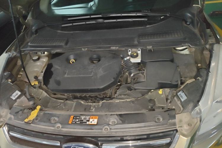 Used Ford Kuga 2015 2.0L GTDi Four-Wheel-Drive Sport Model Engine Bay