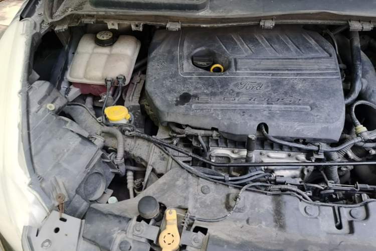 Used Ford Kuga 2015 1.5L GTDi Four-Wheel-Drive Elite Model Engine Bay Right