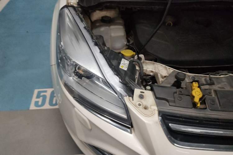Used Ford Kuga 2015 2.0L GTDi Four-Wheel Drive Prestige Model Engine Bay Right
