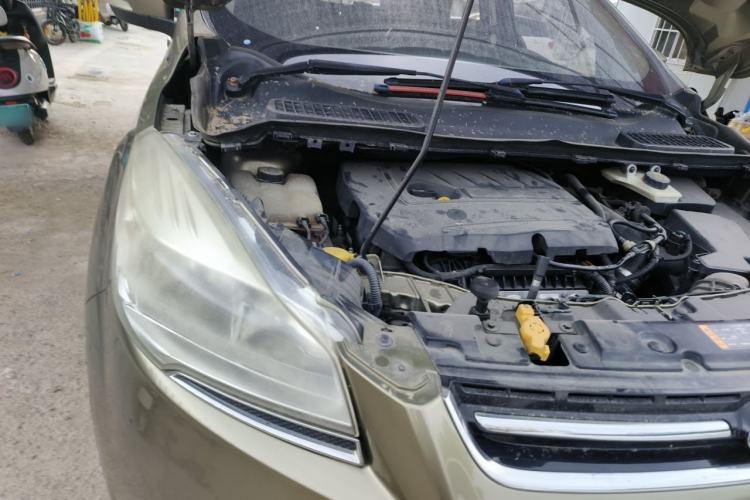 Used Ford Kuga 2015 1.5L GTDi Four-Wheel-Drive Elite Model Engine Bay Right