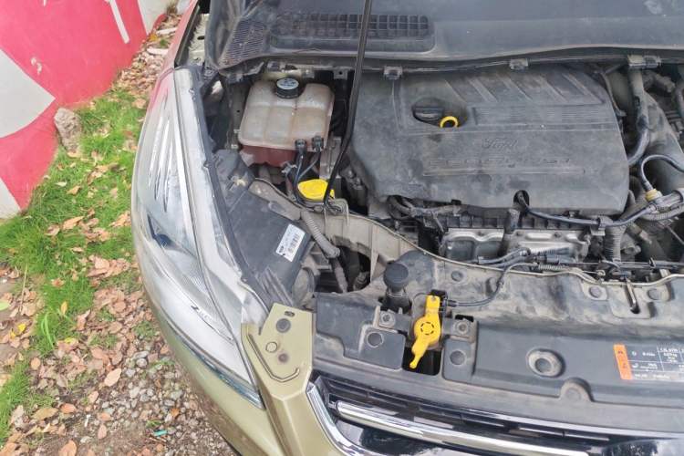 Used Ford Kuga 2015 1.5L GTDi Two-Wheel-Drive Comfort Model Engine Bay Right