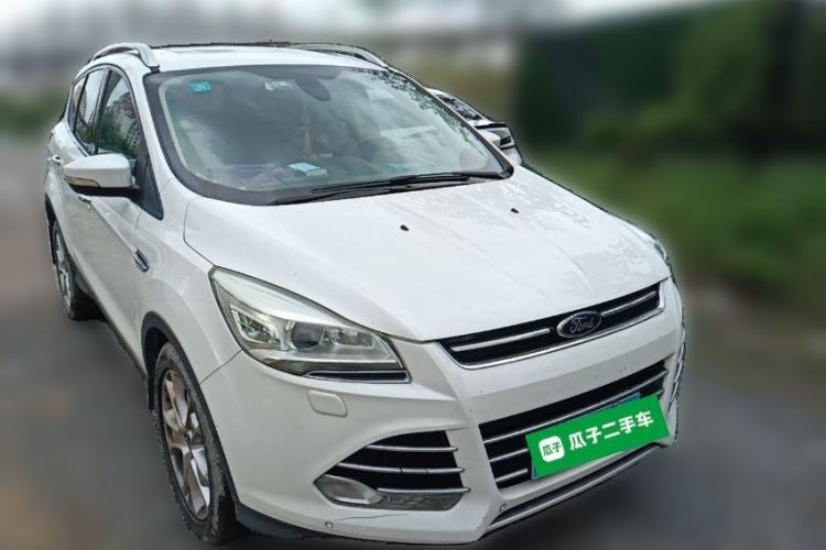 Used Ford Kuga 2015 2.0L GTDi Four-Wheel-Drive Sport Model Front Right 45 Deg