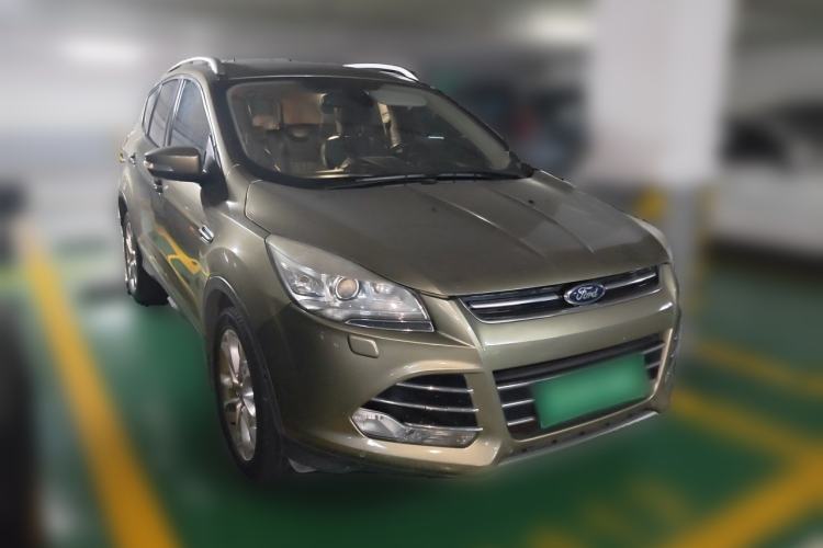 Used Ford Kuga 2015 2.0L GTDi Four-Wheel-Drive Sport Model Front Right 45 Deg