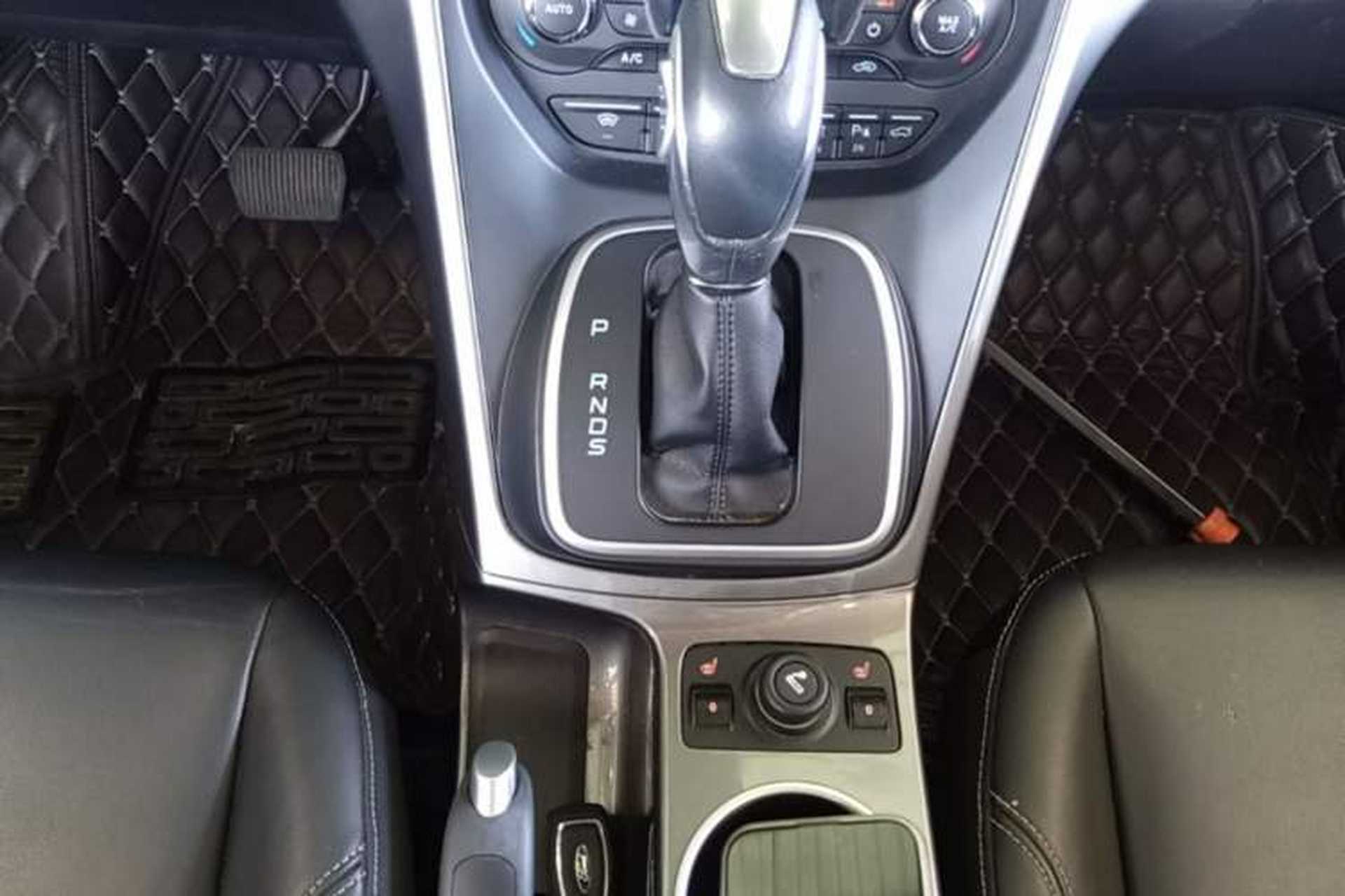Used Ford Kuga 2015 2.0L GTDi Four-Wheel Drive Prestige Model Gear Lever