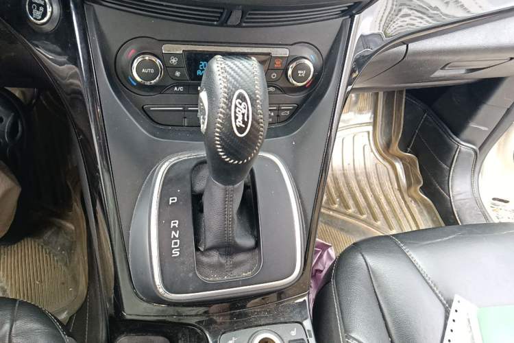 Used Ford Kuga 2015 2.0L GTDi Four-Wheel-Drive Sport Model Gear Lever