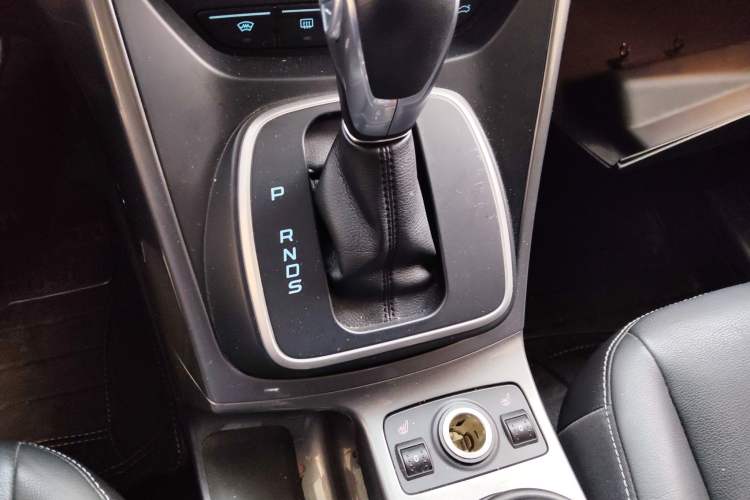 Used Ford Kuga 2015 2.0L GTDi Four-Wheel Drive Prestige Model Gear Lever