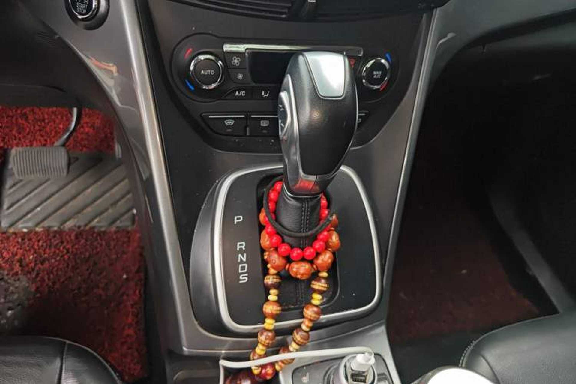 Used Ford Kuga 2015 2.0L GTDi Four-Wheel Drive Prestige Model Gear Lever