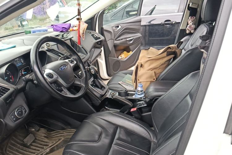 Used Ford Kuga 2015 2.0L GTDi Four-Wheel-Drive Sport Model Left Front Seat