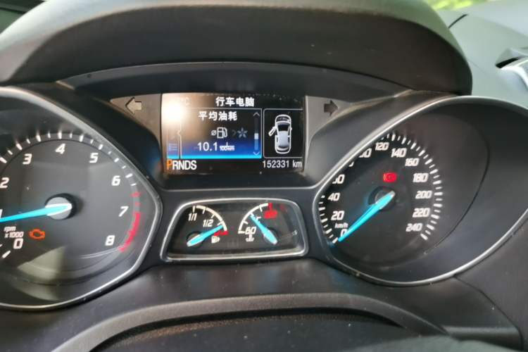 Used Ford Kuga 2015 1.5L GTDi Four-Wheel-Drive Elite Model Odometer Close Up