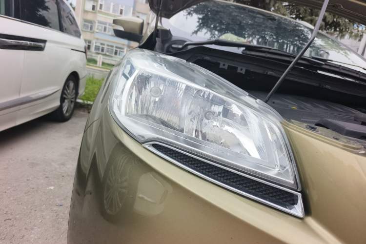 Used Ford Kuga 2015 1.5L GTDi Two-Wheel Drive Fashion Edition Right Front Headlight