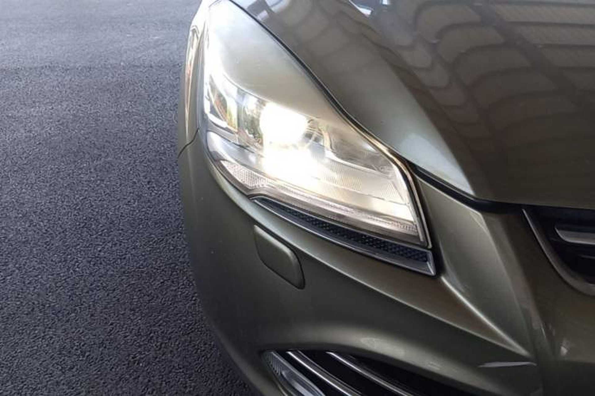 Used Ford Kuga 2015 2.0L GTDi Four-Wheel Drive Prestige Model Right Front Headlight