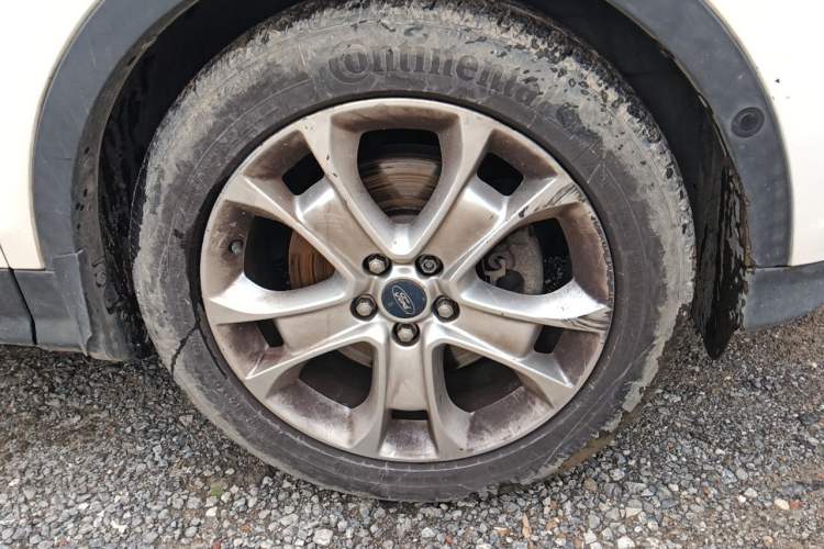 Used Ford Kuga 2015 2.0L GTDi Four-Wheel-Drive Sport Model Right Front Wheel Hub