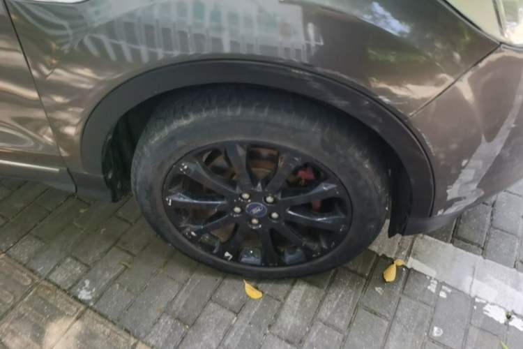 Used Ford Kuga 2015 1.5L GTDi Four-Wheel-Drive Elite Model Right Front Wheel Hub