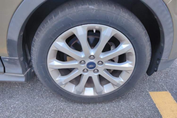Used Ford Kuga 2015 1.5L GTDi Two-Wheel Drive Fashion Edition Right Front Wheel Hub