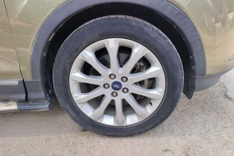 Used Ford Kuga 2015 1.5L GTDi Four-Wheel-Drive Elite Model Right Front Wheel Hub