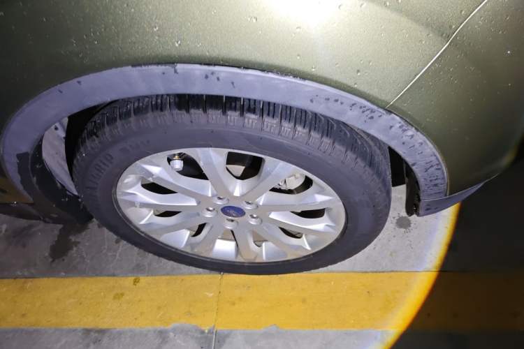 Used Ford Kuga 2015 1.5L GTDi Two-Wheel Drive Fashion Edition Right Front Wheel Hub
