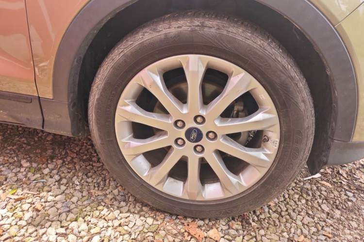 Used Ford Kuga 2015 1.5L GTDi Two-Wheel-Drive Comfort Model Right Front Wheel Hub