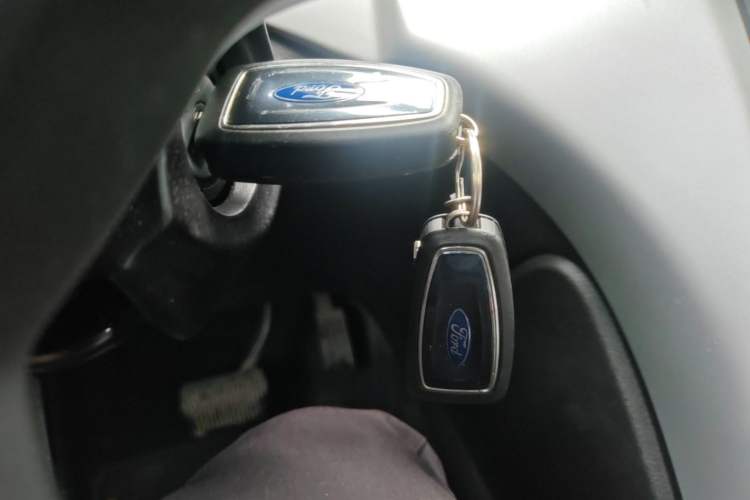 Used Ford Kuga 2015 1.5L GTDi Two-Wheel Drive Fashion Edition Vehicle Key