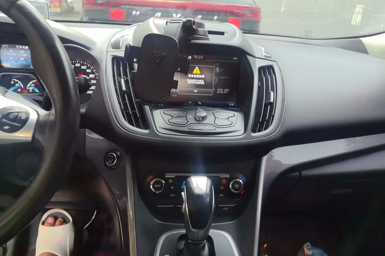 Used Ford Kuga 2015 2.0L GTDi Four-Wheel Drive Elite Model Audio And AC Panel