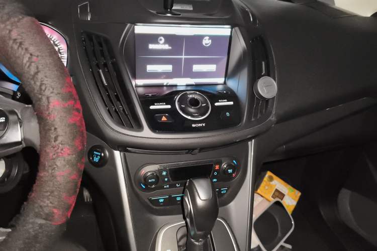 Used Ford Kuga 2015 2.0L GTDi Four-Wheel Drive Prestige Model Audio And AC Panel