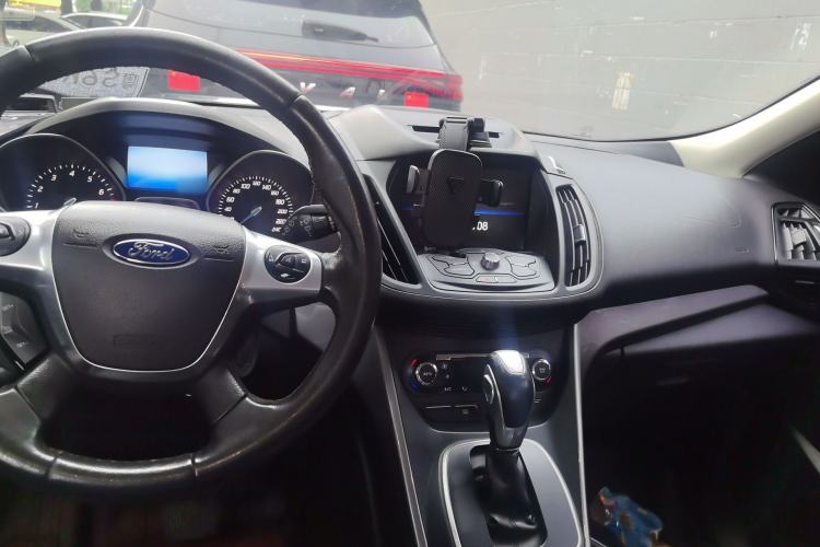 Used Ford Kuga 2015 2.0L GTDi Four-Wheel Drive Elite Model Center Console