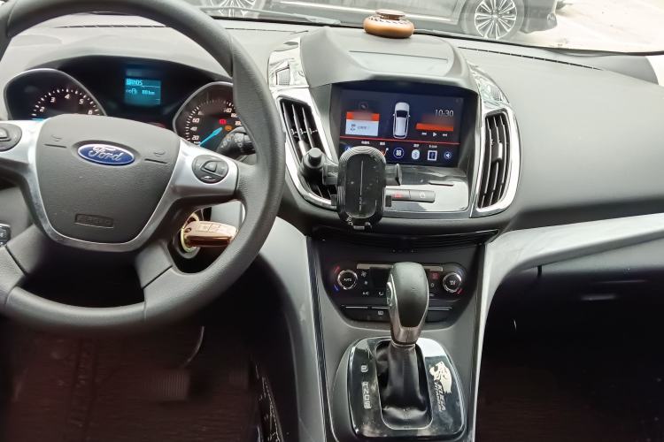 Used Ford Kuga 2015 1.5L GTDi Two-Wheel-Drive Comfort Model Center Console