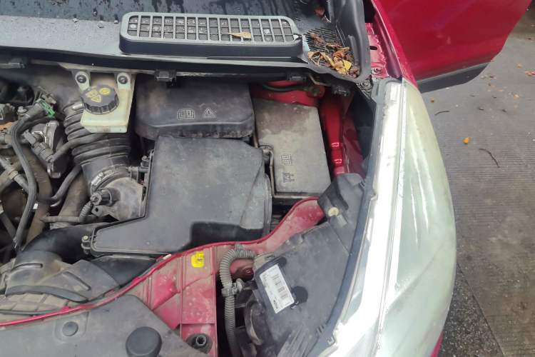 Used Ford Kuga 2015 2.0L GTDi Four-Wheel Drive Elite Model Engine Bay Left