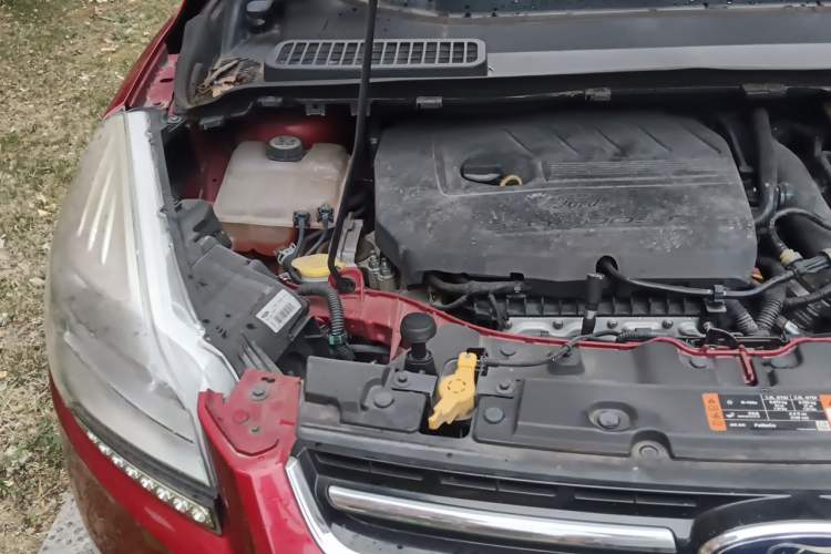 Used Ford Kuga 2015 1.5L GTDi Four-Wheel-Drive Elite Model Engine Bay Right