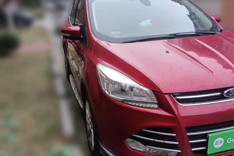 Used Ford Kuga 2015 1.5L GTDi Four-Wheel-Drive Elite Model Front Right 45 Deg