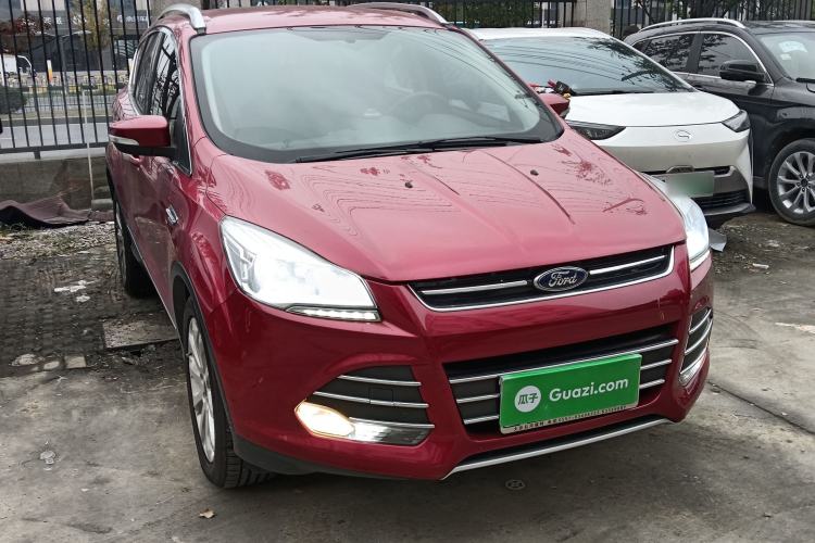 Used Ford Kuga 2015 1.5L GTDi Two-Wheel-Drive Comfort Model Front Right 45 Deg