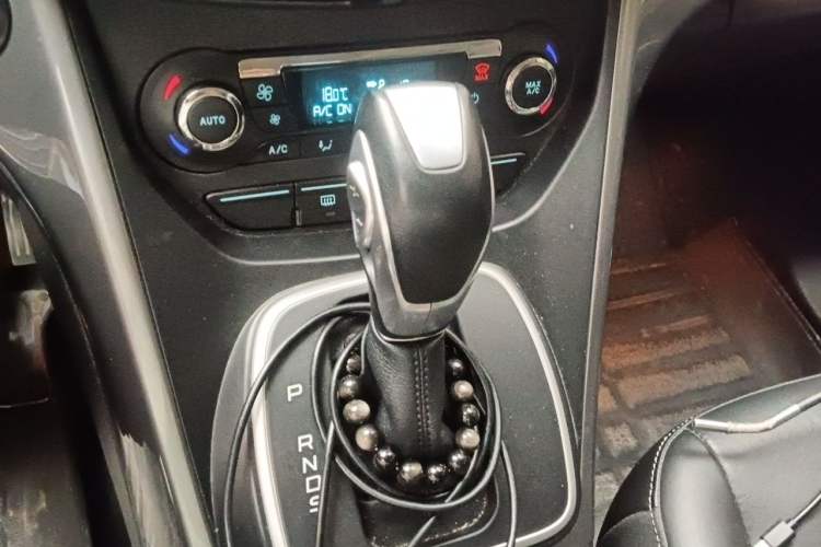 Used Ford Kuga 2015 1.5L GTDi Four-Wheel-Drive Elite Model Gear Lever