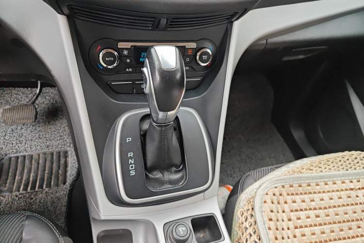 Used Ford Kuga 2015 1.5L GTDi Two-Wheel Drive Fashion Edition Gear Lever