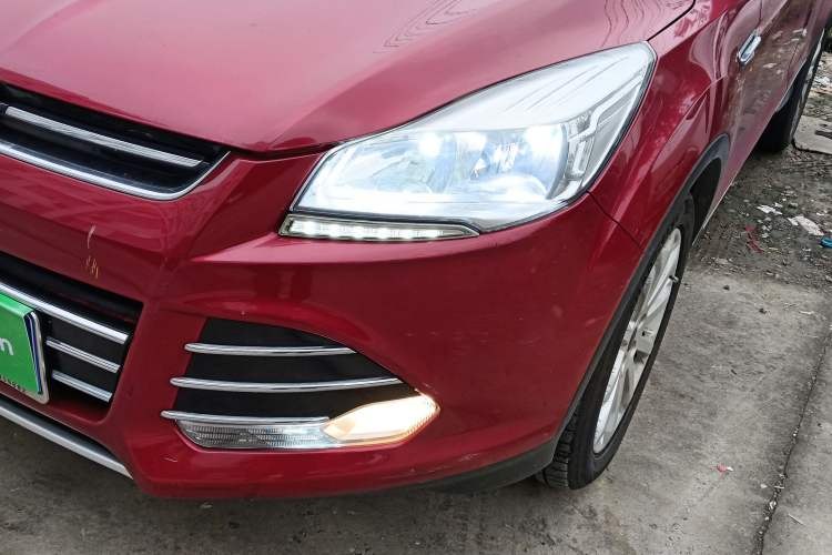 Used Ford Kuga 2015 1.5L GTDi Two-Wheel-Drive Comfort Model Left Front Headlight
