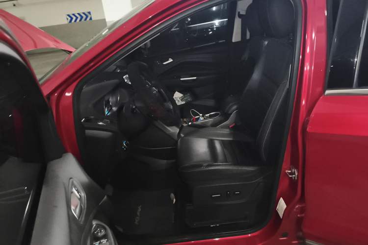 Used Ford Kuga 2015 2.0L GTDi Four-Wheel Drive Prestige Model Left Front Seat