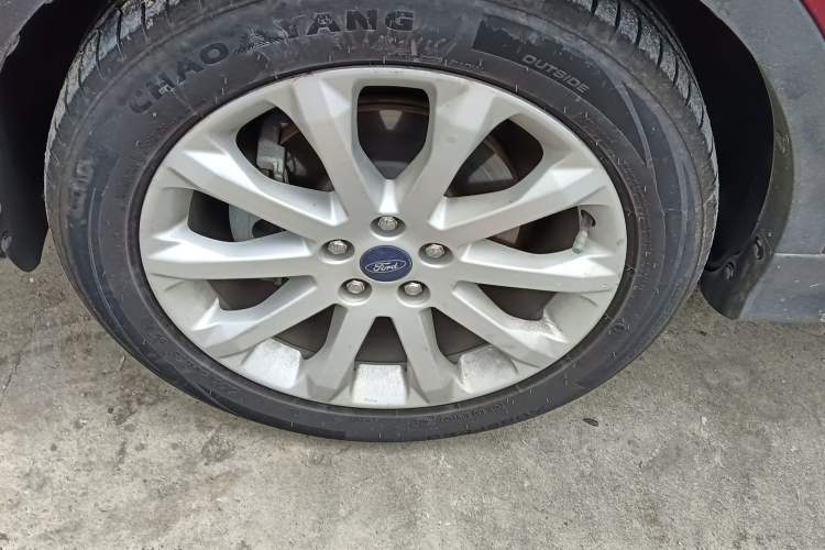 Used Ford Kuga 2015 1.5L GTDi Two-Wheel-Drive Comfort Model Left Front Wheel Hub