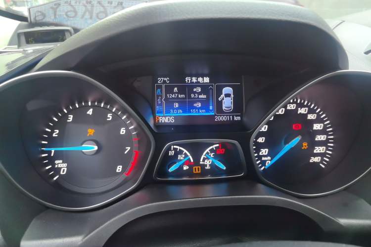 Used Ford Kuga 2015 2.0L GTDi Four-Wheel Drive Elite Model Odometer Close Up