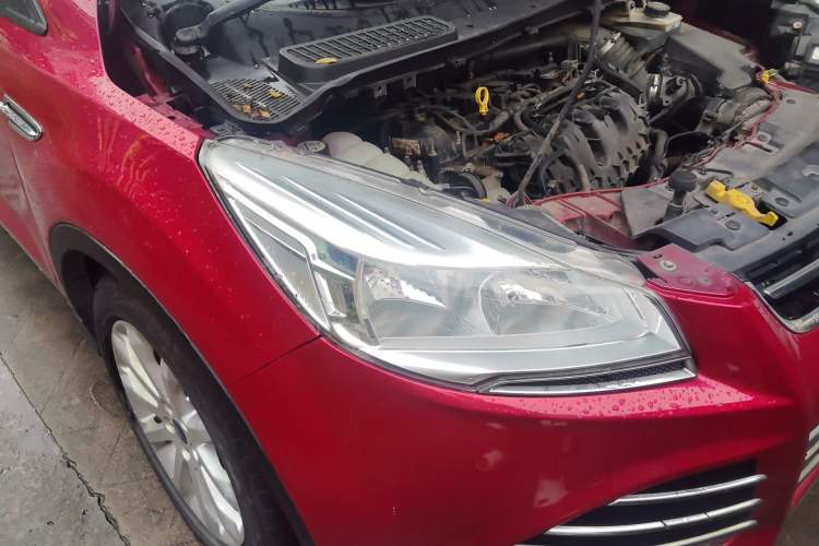 Used Ford Kuga 2015 2.0L GTDi Four-Wheel Drive Elite Model Right Front Headlight
