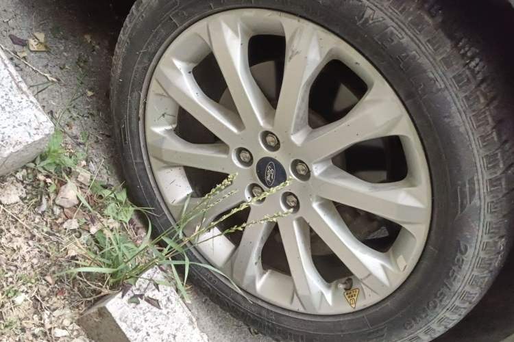 Used Ford Kuga 2015 1.5L GTDi Four-Wheel-Drive Elite Model Right Front Wheel Hub