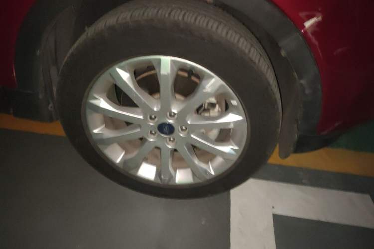 Used Ford Kuga 2015 1.5L GTDi Four-Wheel-Drive Elite Model Right Front Wheel Hub