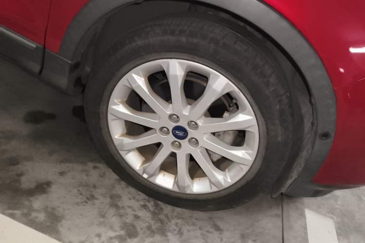 Used Ford Kuga 2015 2.0L GTDi Four-Wheel Drive Prestige Model Right Front Wheel Hub
