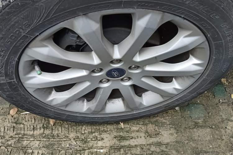 Used Ford Kuga 2015 1.5L GTDi Two-Wheel-Drive Comfort Model Right Rear Wheel Hub